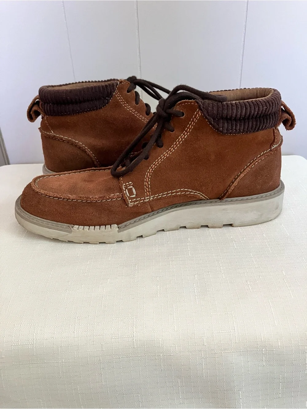 Clarks Men's Brown Suede Chukka Boots with Dark Brown Laces size 9M